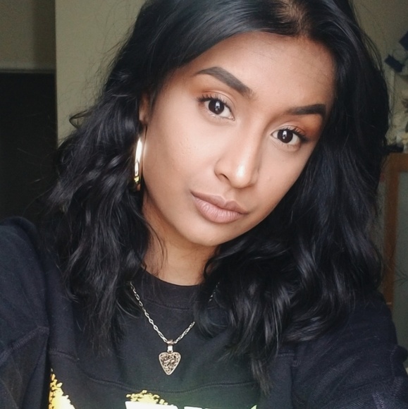 Meet your Posher, Davika - Picture 1 of 1